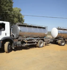 Caminhão utilizado para transporte de leite