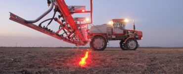 Trator com sensores para controle de plantas daninhas