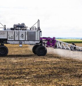 Máquina agrícola utilizada em tráfego controlado