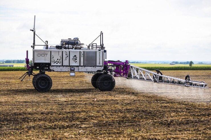 Máquina agrícola utilizada em tráfego controlado